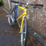 Un petit fixie monté maison sur un cadre de VTT