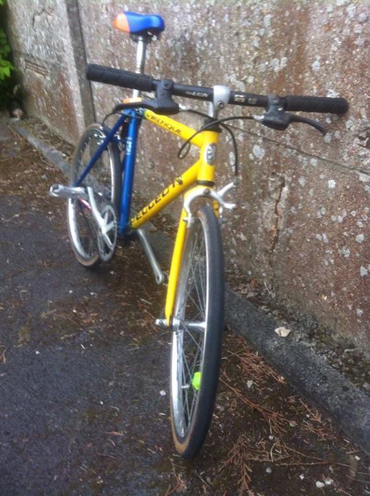 Un petit fixie monté maison sur un cadre de VTT